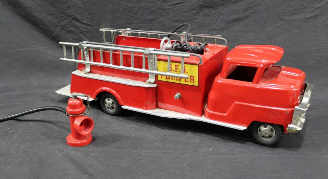 1950's Structo S.F.D. Pumper truck (1 of 6)