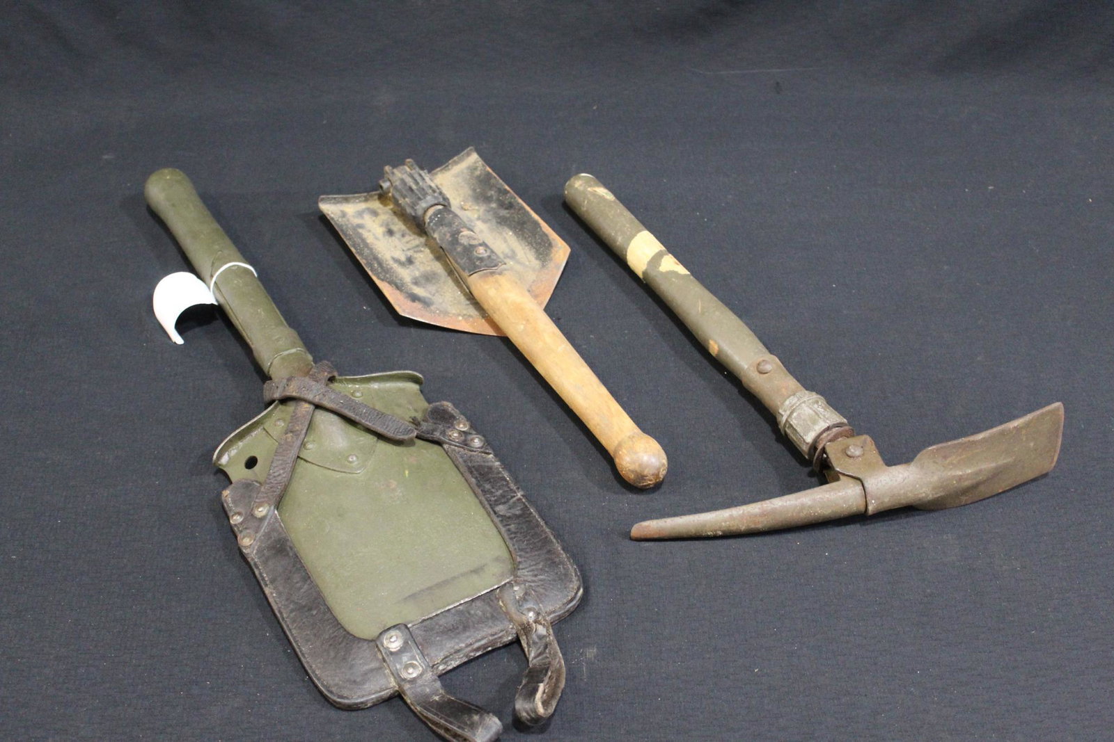 Military Lot Inc. WWI Russian 1915 Shovel, German Trench Shovel & Entrenching Tool (1 of 7)
