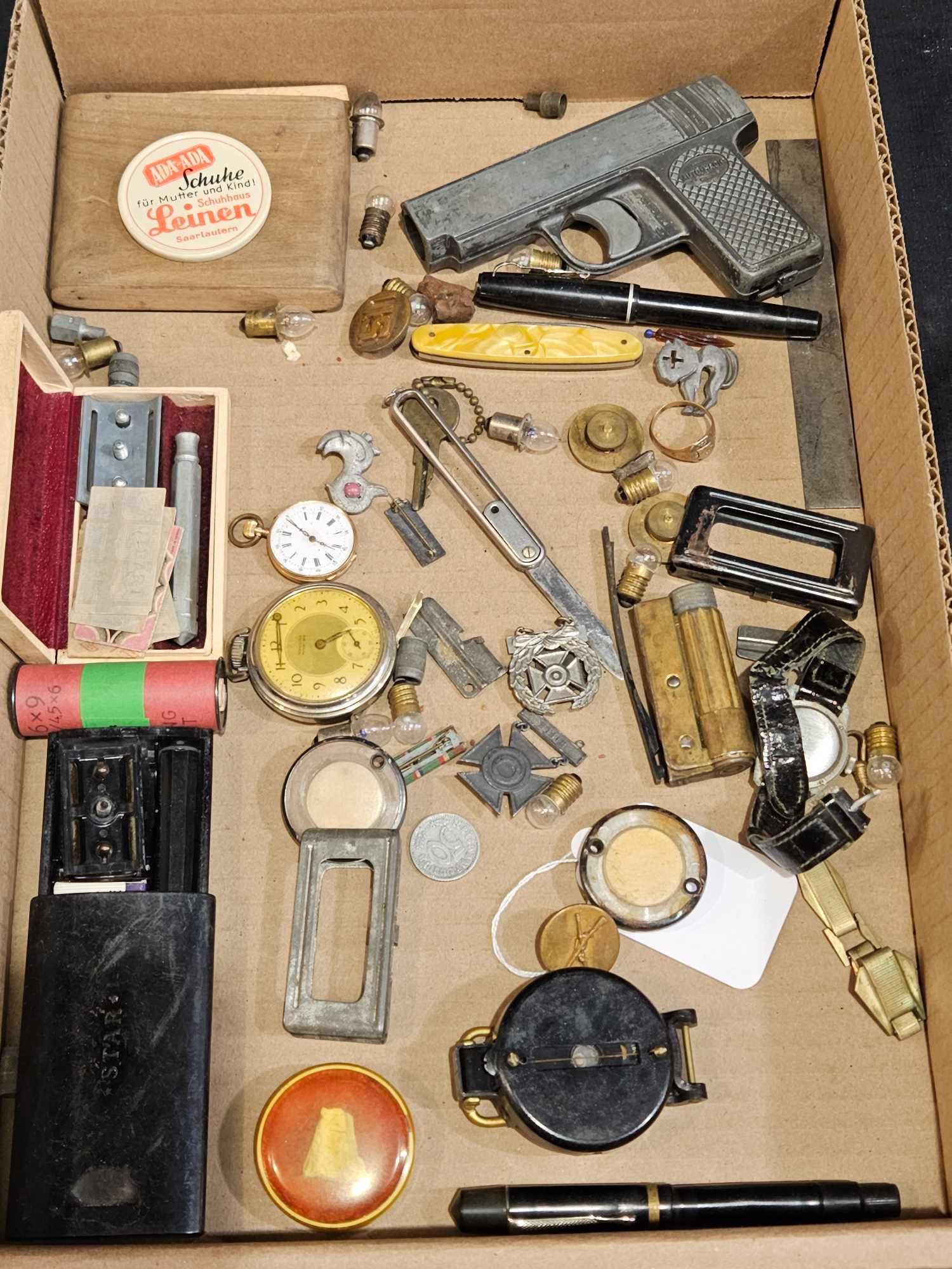 Military Buttons, Pins, Pocket Watches, Shaving Kits & Smalls (1 of 4)