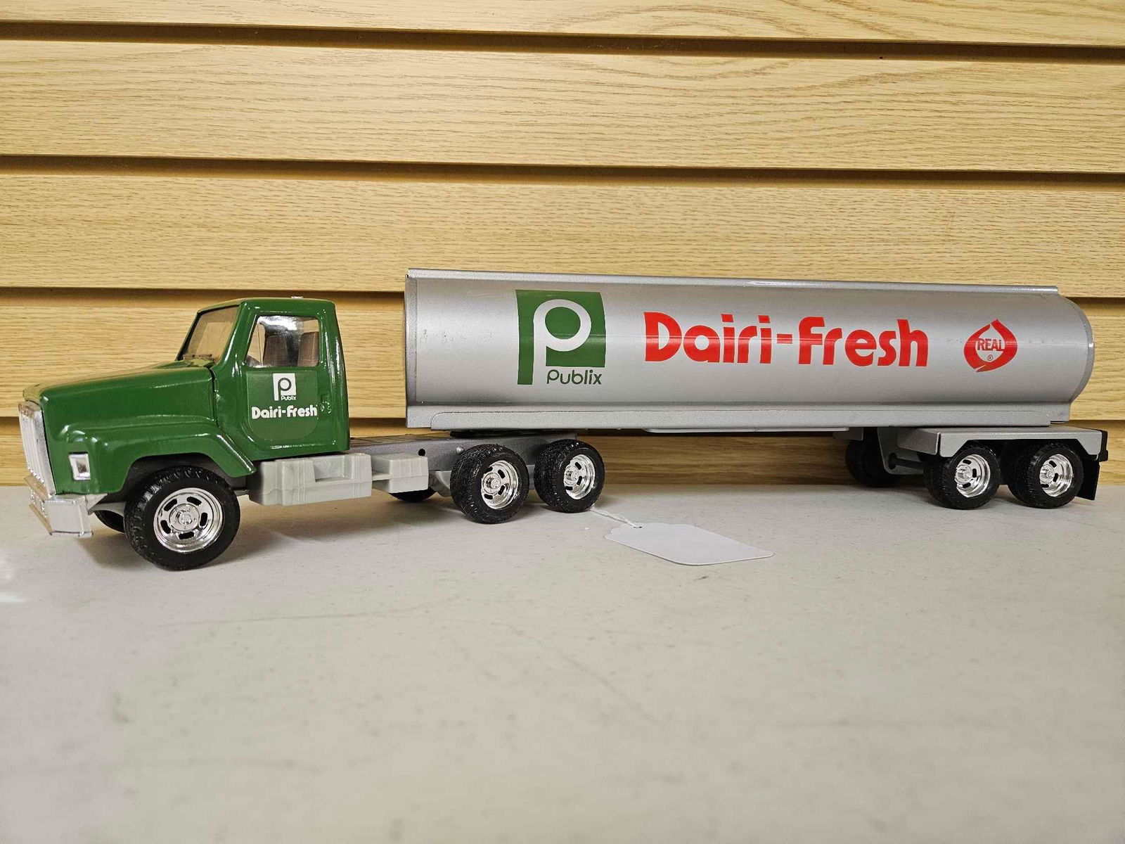 Vintage Ertl Publix Dairi Fresh Tanker Semi Truck