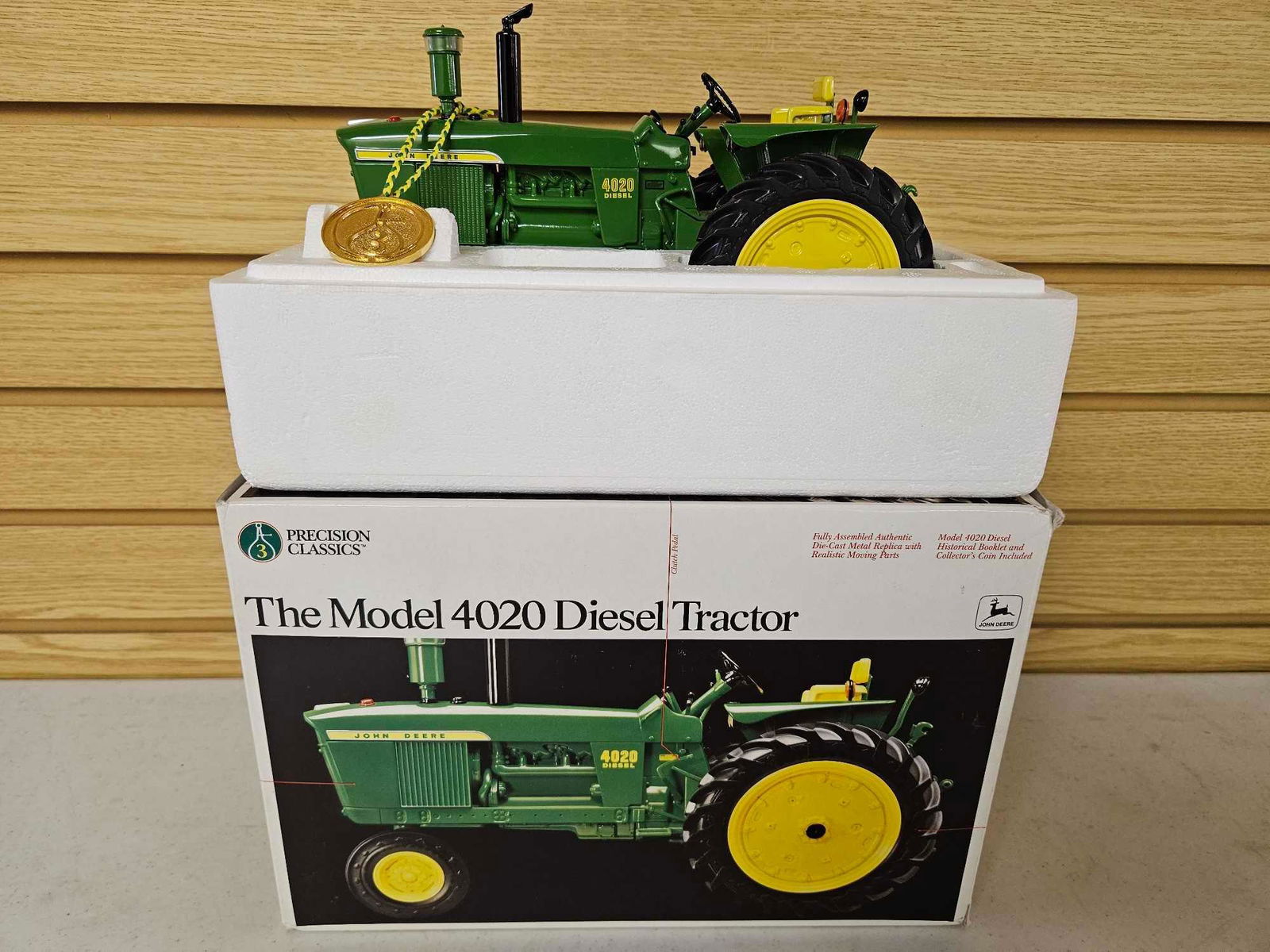 John Deere Model 4020 Diesel Tractor Precision Classics No. 3: 1/16 scale