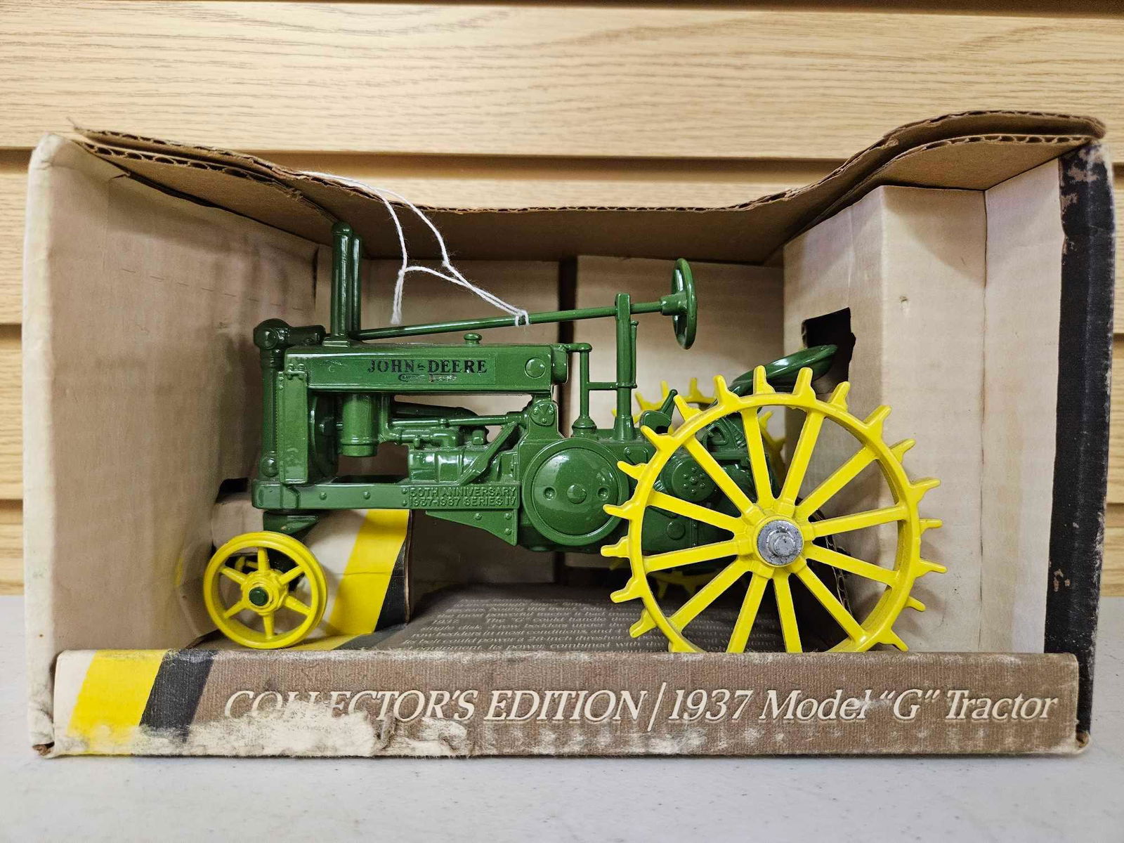 John Deere 1937 Model G Collectors Edition Tractor: 1/16 scale