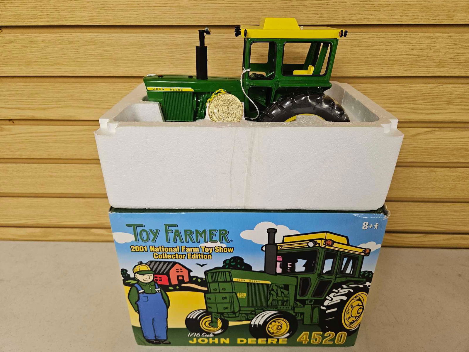 John Deere 4520 Toy Farmer 2001 Collectors Edition: 1/16 scale