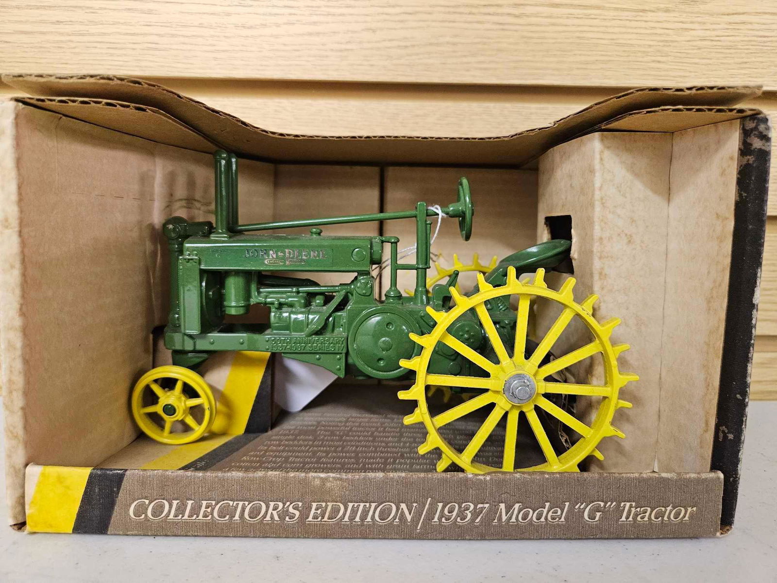 John Deere 1937 Model G Tractor Collectors Edition: 1/16 scale