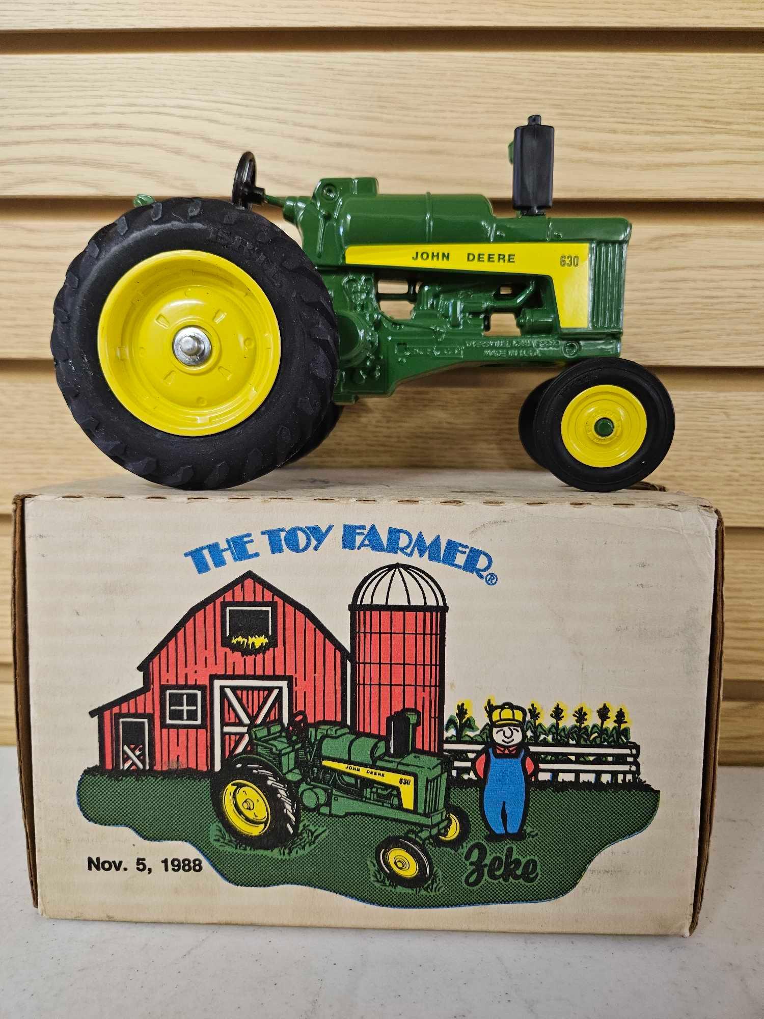 John Deere Model 630 Tractor Toy Farmer 1988 (1 of 8)