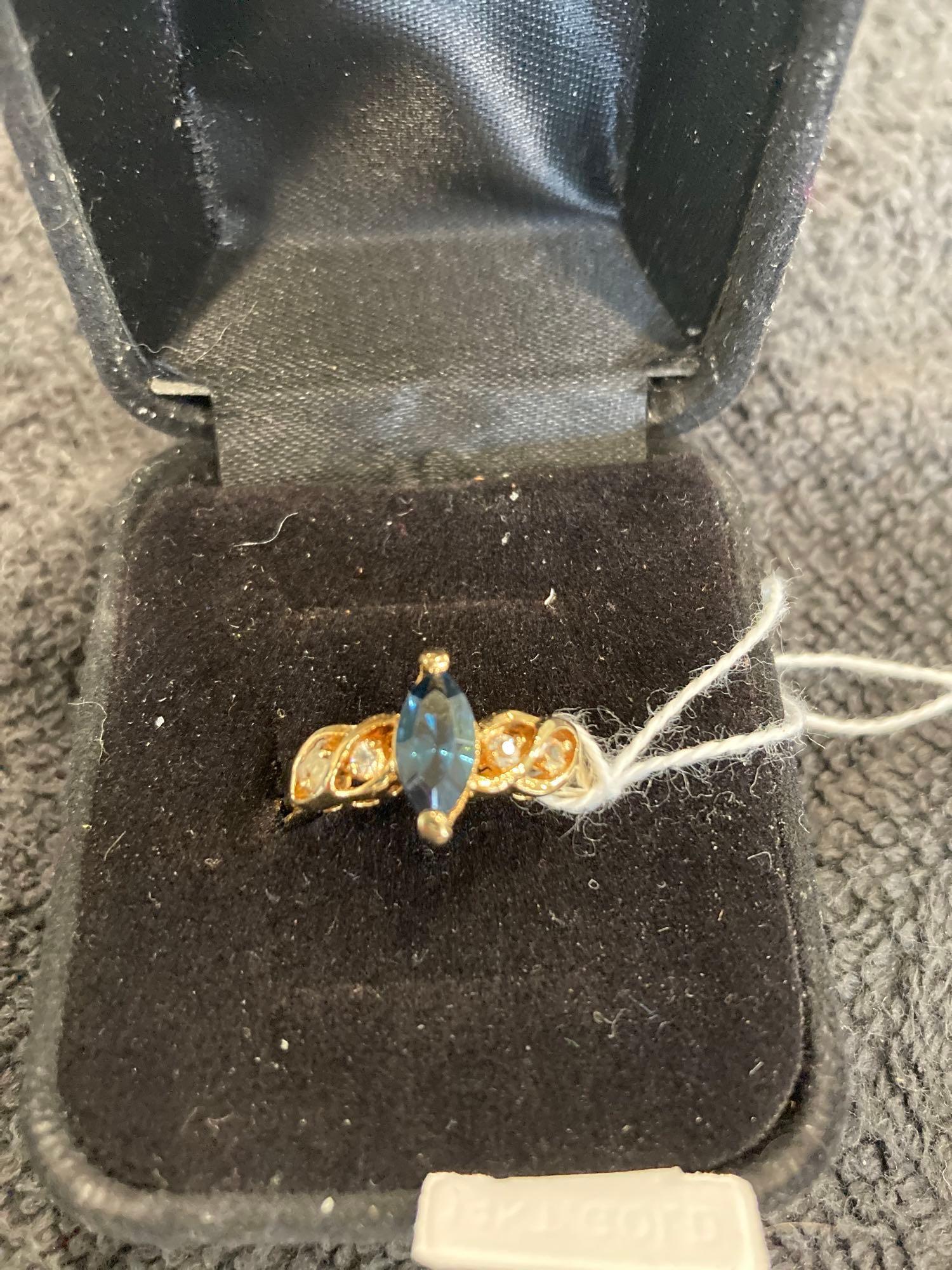 14K GE Ring w Blue Stone (1 of 4)