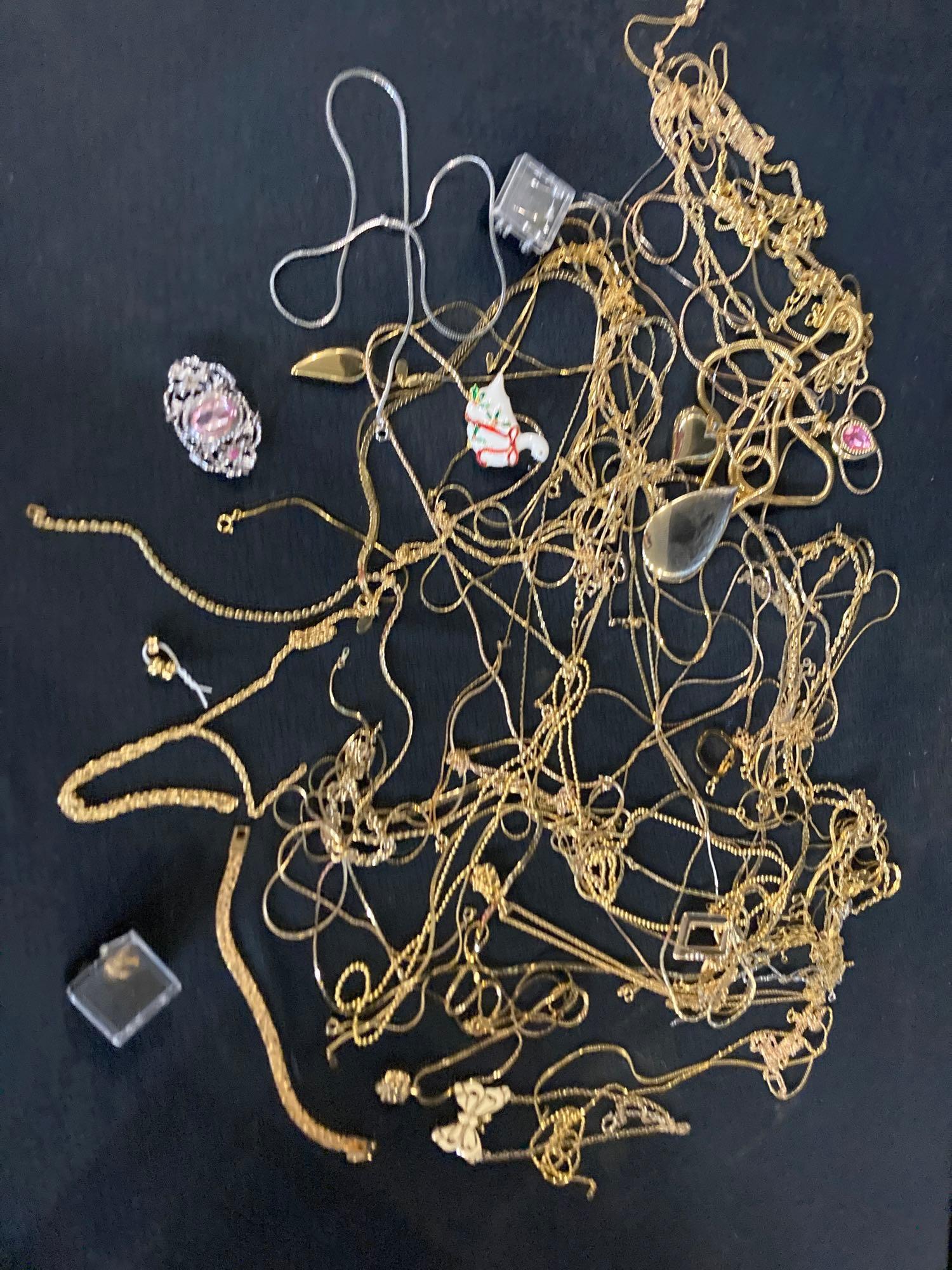 Jewelry Chains, Necklaces, & Pendants (1 of 6)