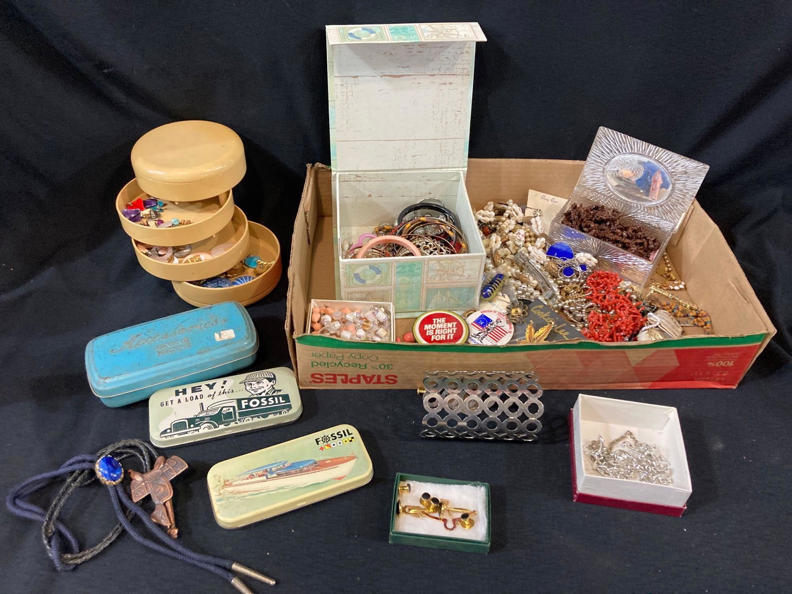 Large Lot of Vintage Costume Jewelry (1 of 8)