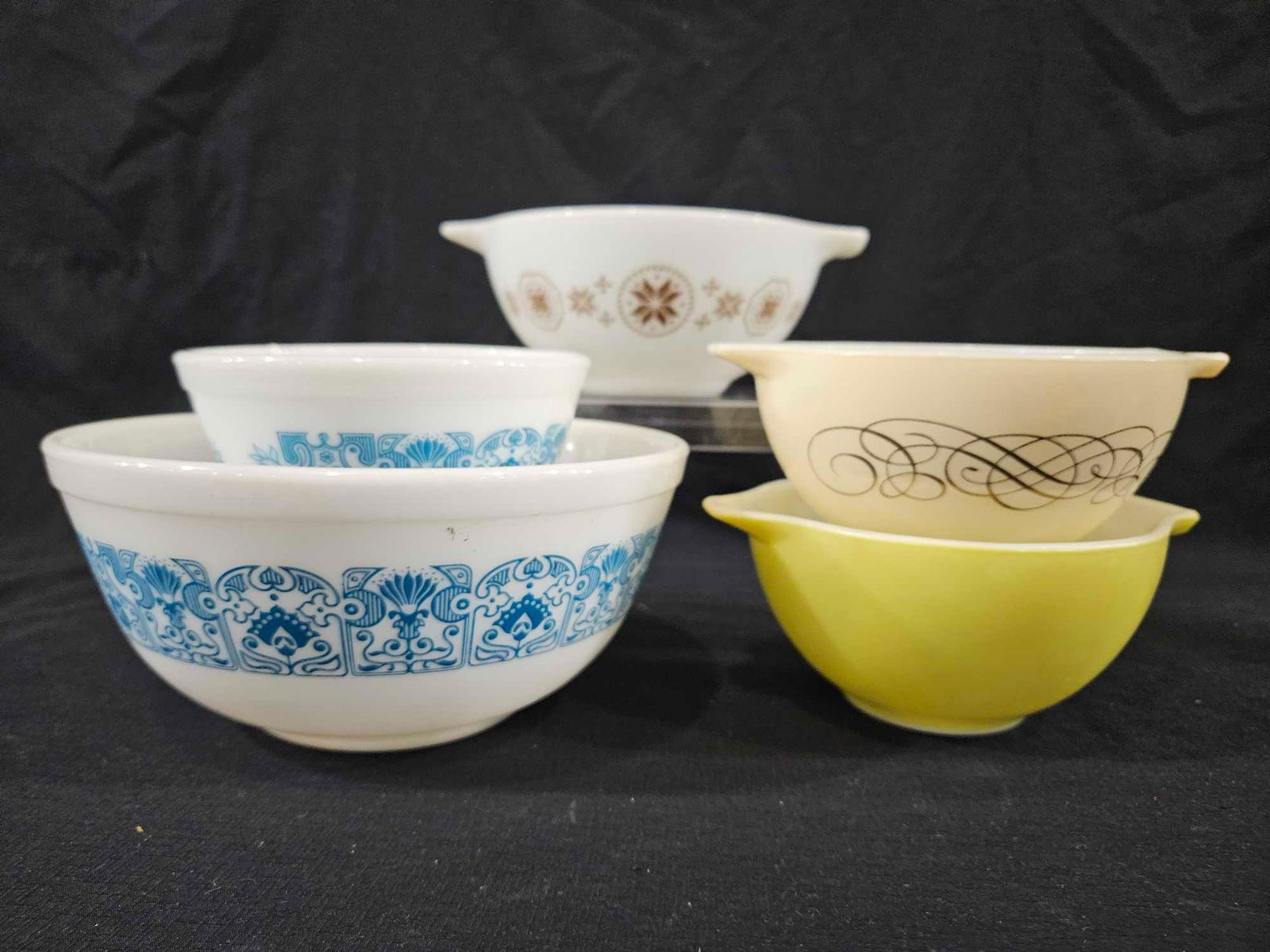 Lot of 5 Various Vintage Pyrex Bowls (1 of 6)