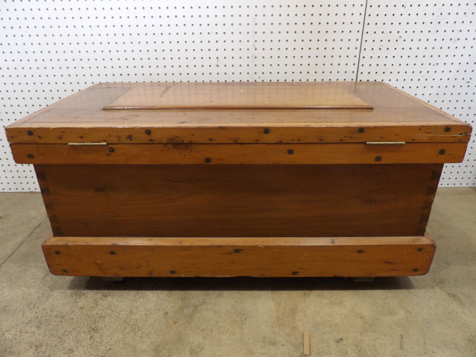 Early Wood Dovetailed Carpenters Chest on Casters (1 of 14)