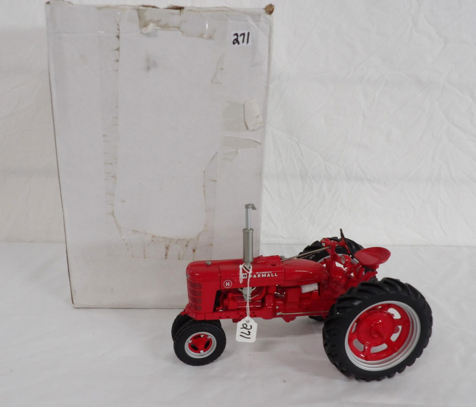 FARMALL H KNIFE: FRANKLIN MINT 1-12 SCALE STEERING WHEEL BROKEN