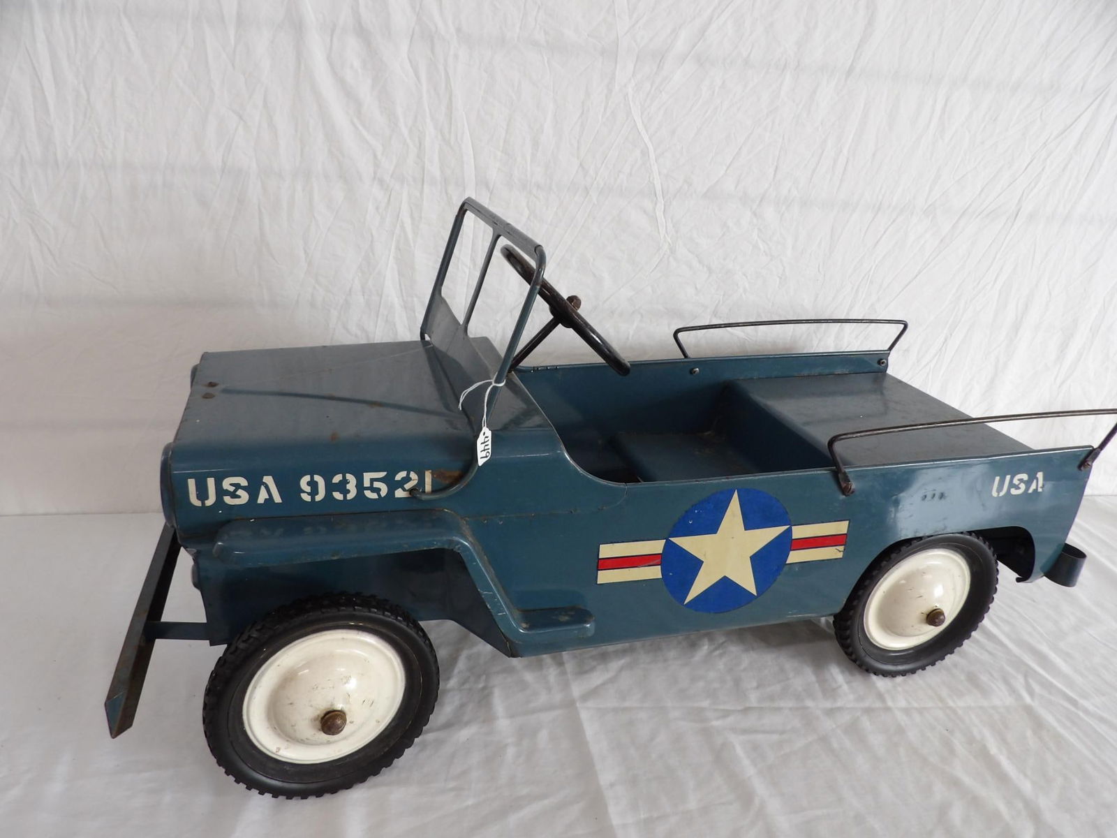 JEEP PEDAL CAR (1 of 1)