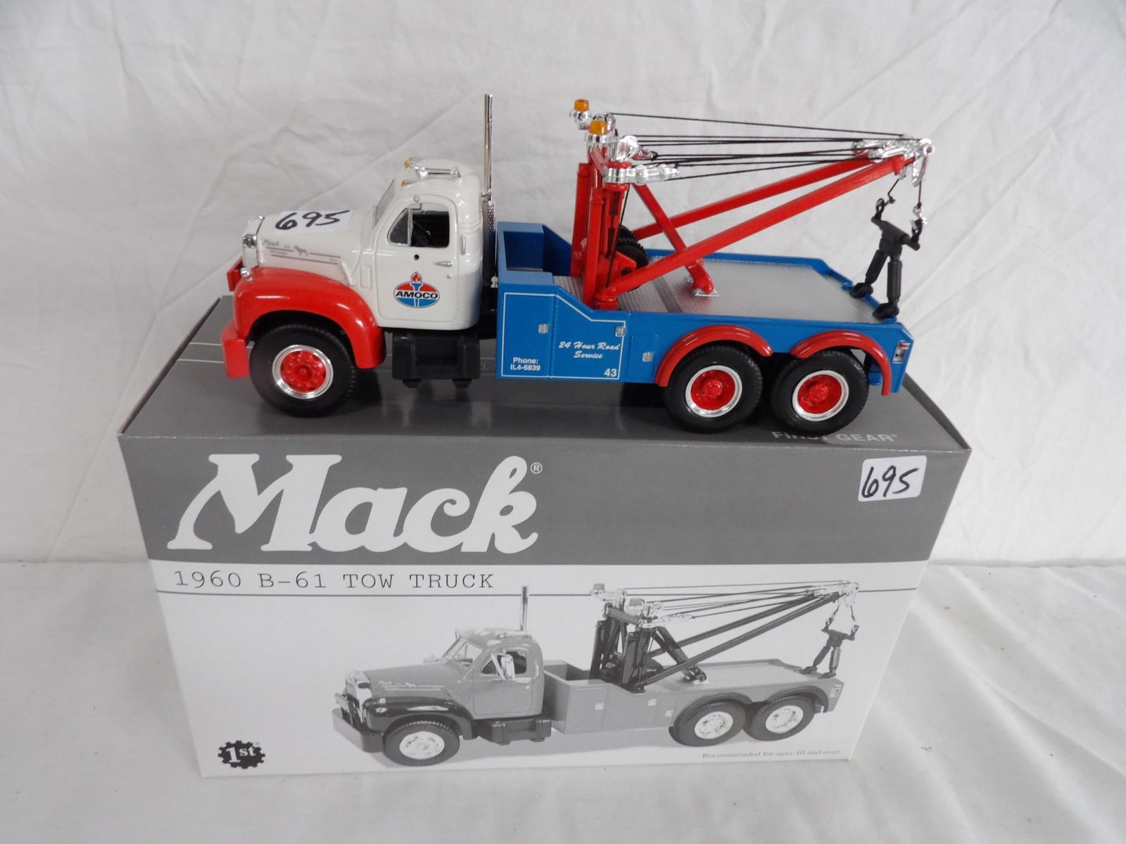 MACK B-61 TOW TRUCK (1 of 1)