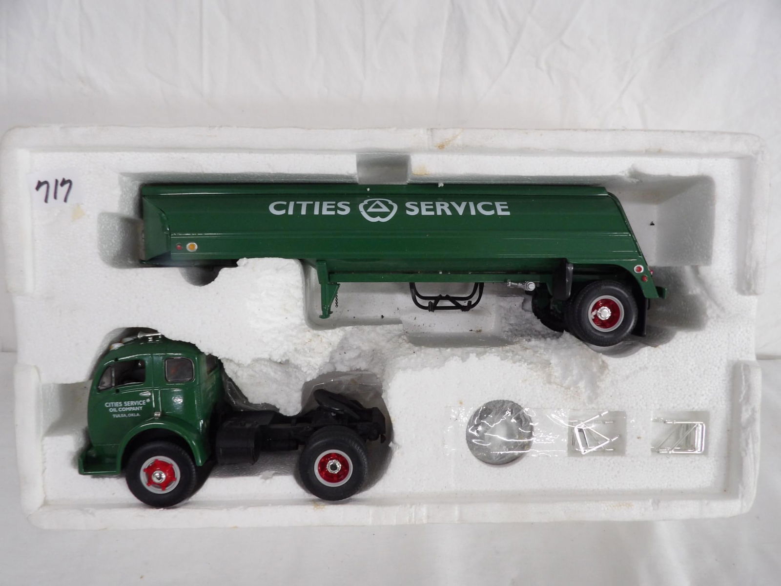 OIL TRUCK CITIES SERVICE OIL CO. (1 of 1)