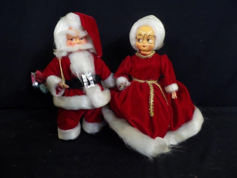 SANTA AND MRS CLAUS DOLLS: 14 IN TALL. IN GOOD SHAPE. MRS. CLAUS IN39;S HEAD IS LOOSE
