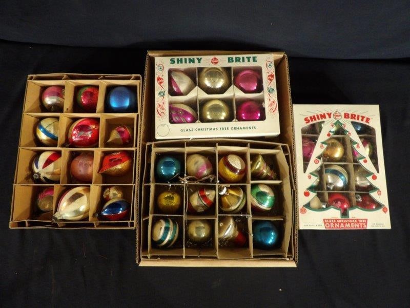 VINTAGE CHRISTMAS ORNAMENTS: 4 BOXES OF VINTAGE CHRISTMAS ORNAMENTS