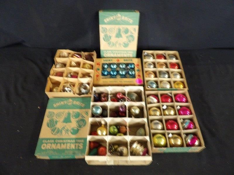 SMALL VINTAGE CHRISTMAS ORNAMENTS: 4 BOXES OF SMALL CHRISTMAS ORNAMENTS
