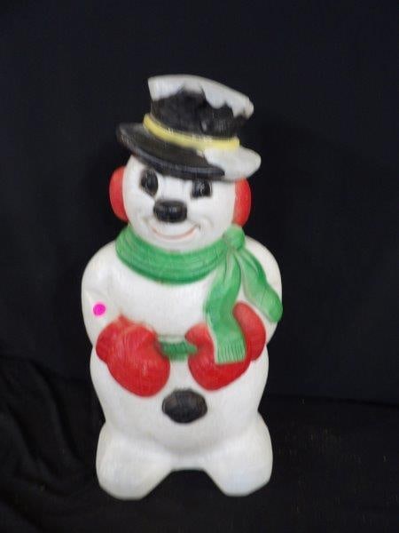 SNOWMAN BLOW MOLD: 31 IN TALL SNOWMAN BLOWMOLD IN GOOD CONDITION NO CORD