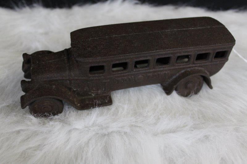 Kilgore Cast Iron Toy Town Bus (1 of 6)