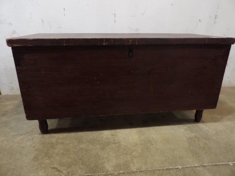 Early Footed Lift Top Blanket Chest (1 of 8)