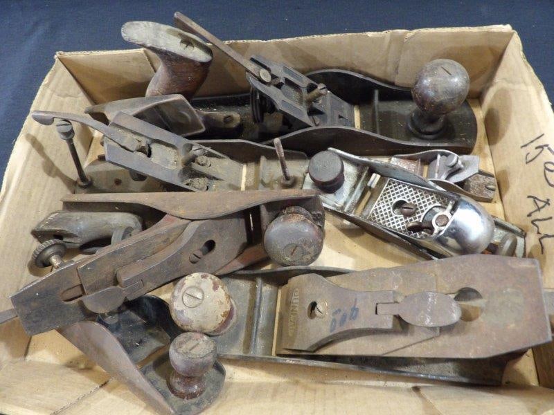 WOOD PLANES & PARTS: INCLUDES 8 PLANES, MOST NEED SOME WORK