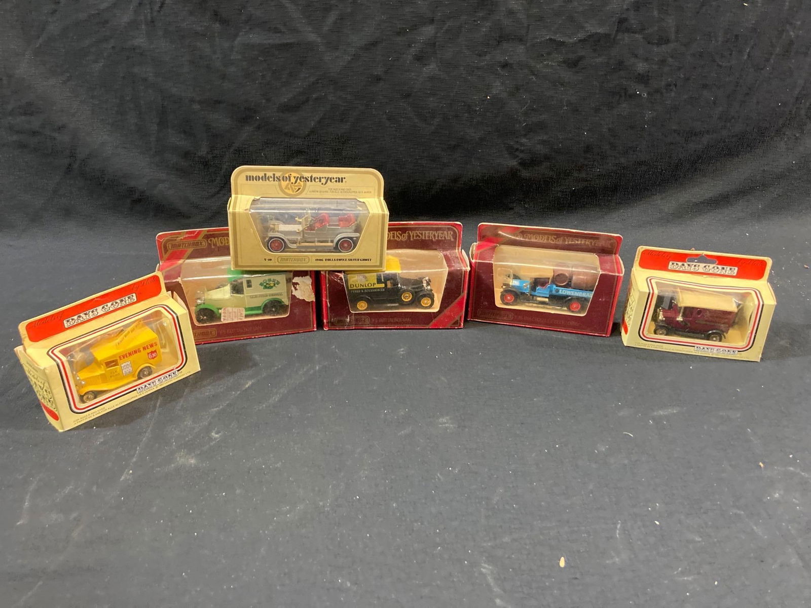 MATCHBOX & DIECAST MODEL CARS: EACH ARE APPROX 3 INCHES LONG, 6 CARS