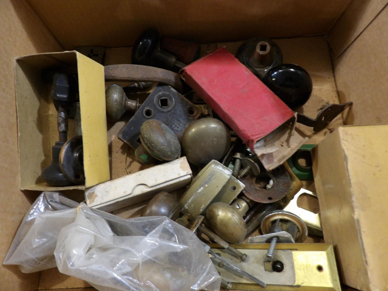 EARLY DOOR KNOBS & HARDWARE (1 of 4)