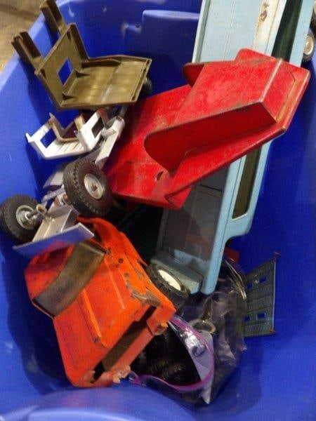 OLDER CAR AND TRUCK PARTS: TONKA, BUDDY L, AND MORE. INCLUDES CABS AND TRAILERS AND A WHOLE BAG OF TIRES. SOME HAVE MISSING PARTS DENTS AND DINGS