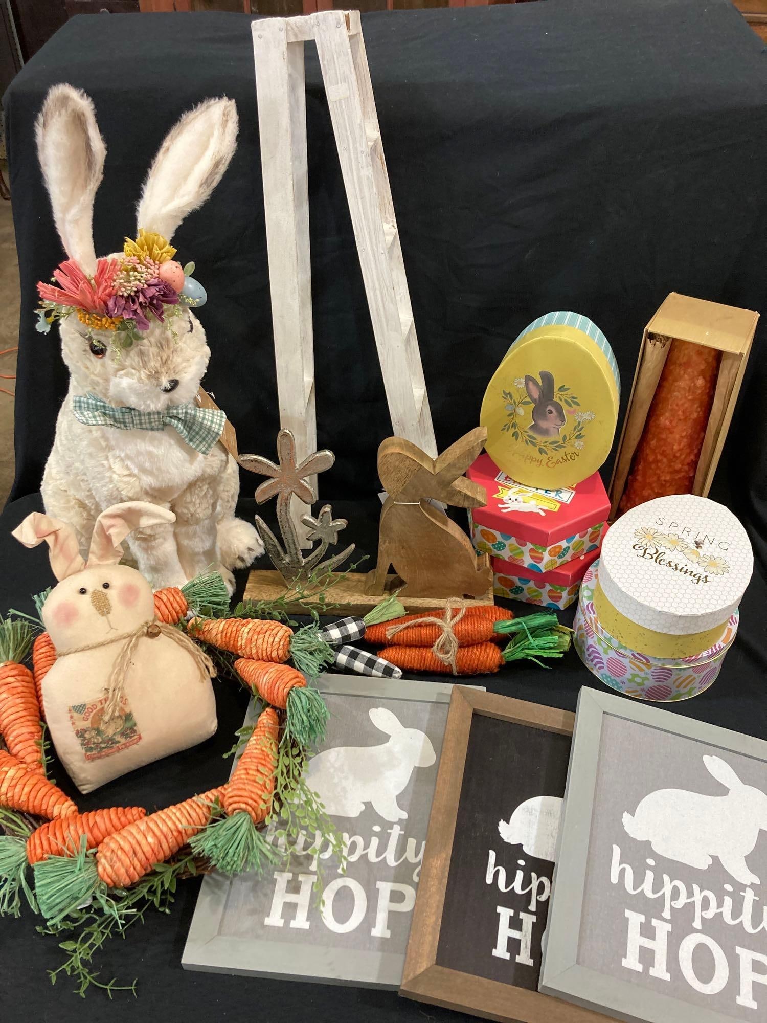 LARGE FUR RABBIT, WREATH & MORE (1 of 11)