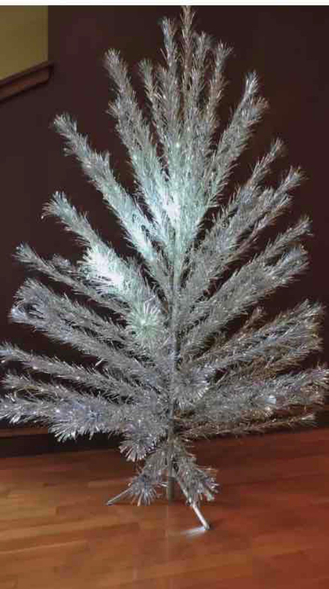 ALUMINUM POM POM TREE: 4 FT TREE. NO BOX INCLUDED, STOCK PHOTO FOR REFERENCE
