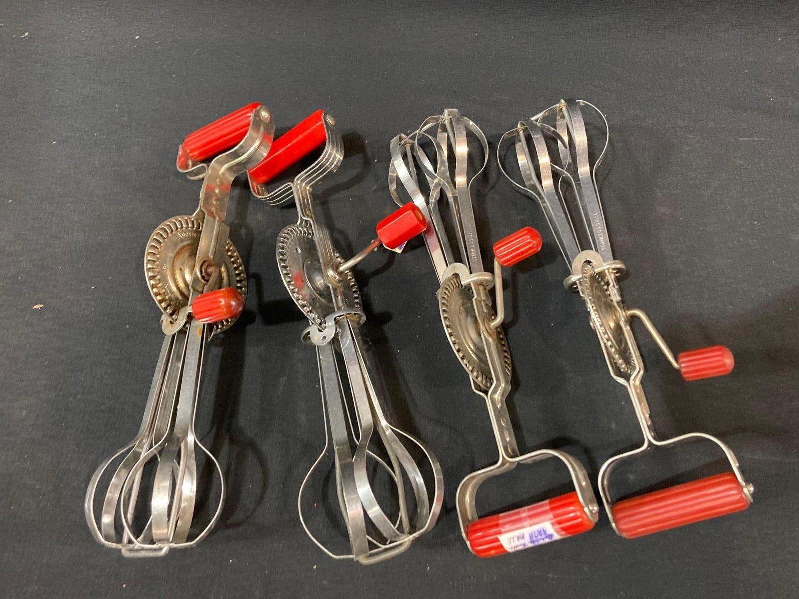 LOT OF 4 BAKELITE EGG BEATERS (1 of 4)