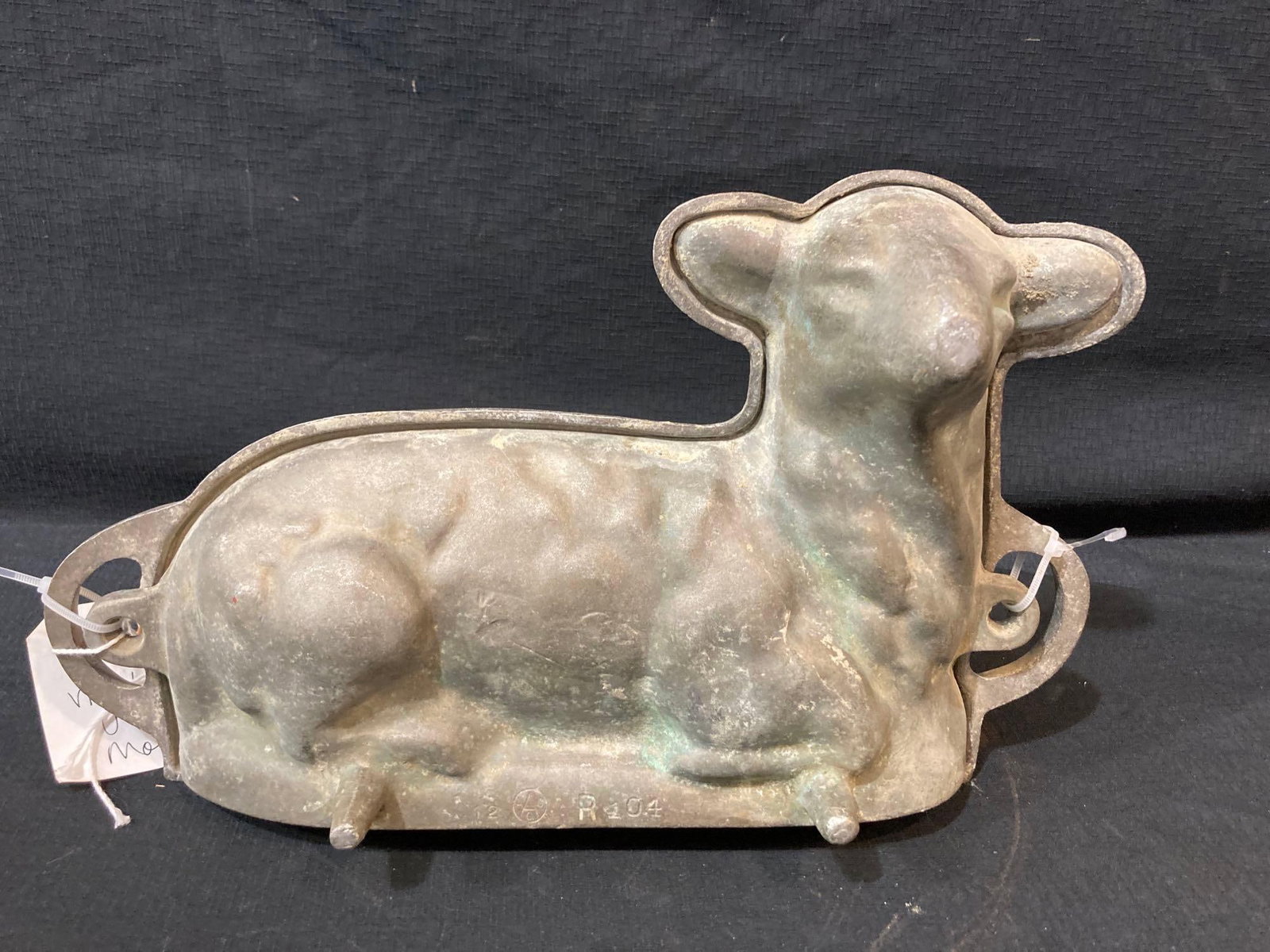 VINTAGE LAMB CHOCOLATE MOLD (1 of 4)