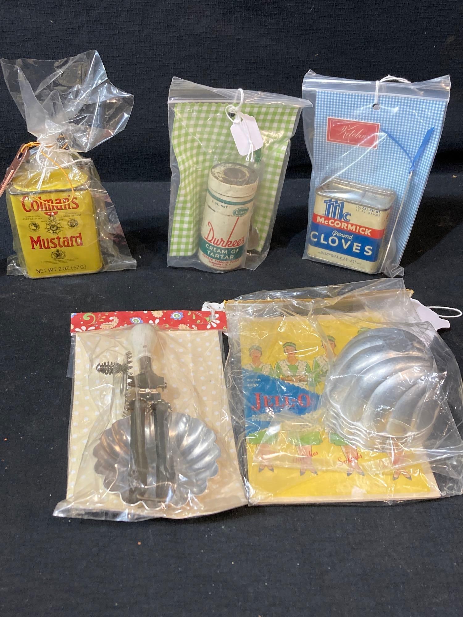 VINTAGE JELLO MOLDS, SPICE CANS (1 of 6)