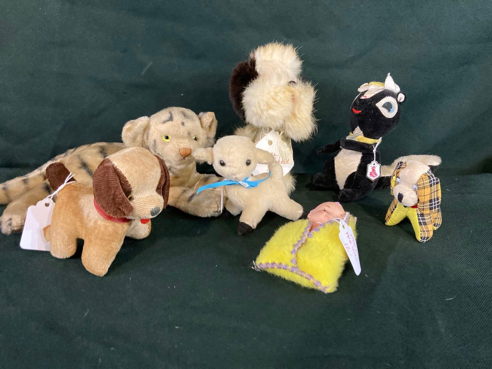 EARLY STUFFED TOY ANIMALS (1 of 8)