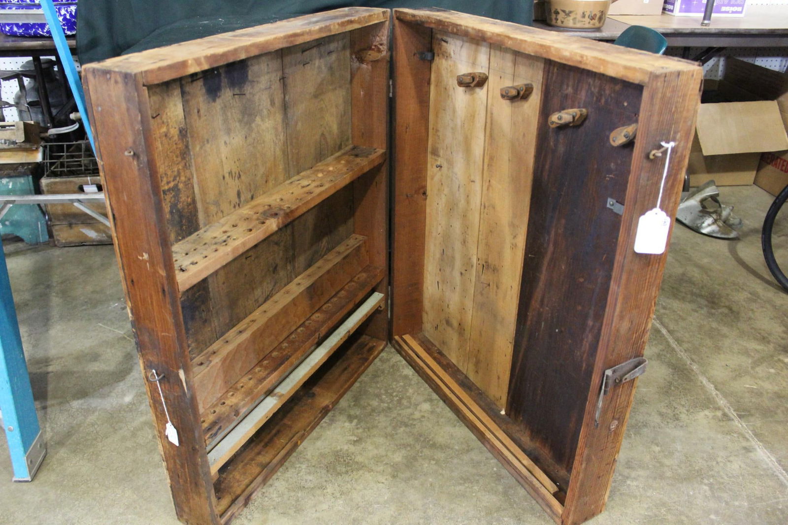 LARGE WOODEN TOOL CASE: OPENS TO PLENTY OF STORAGE AND SLOTS TO STORE TOOLS 34 X 28 X 8