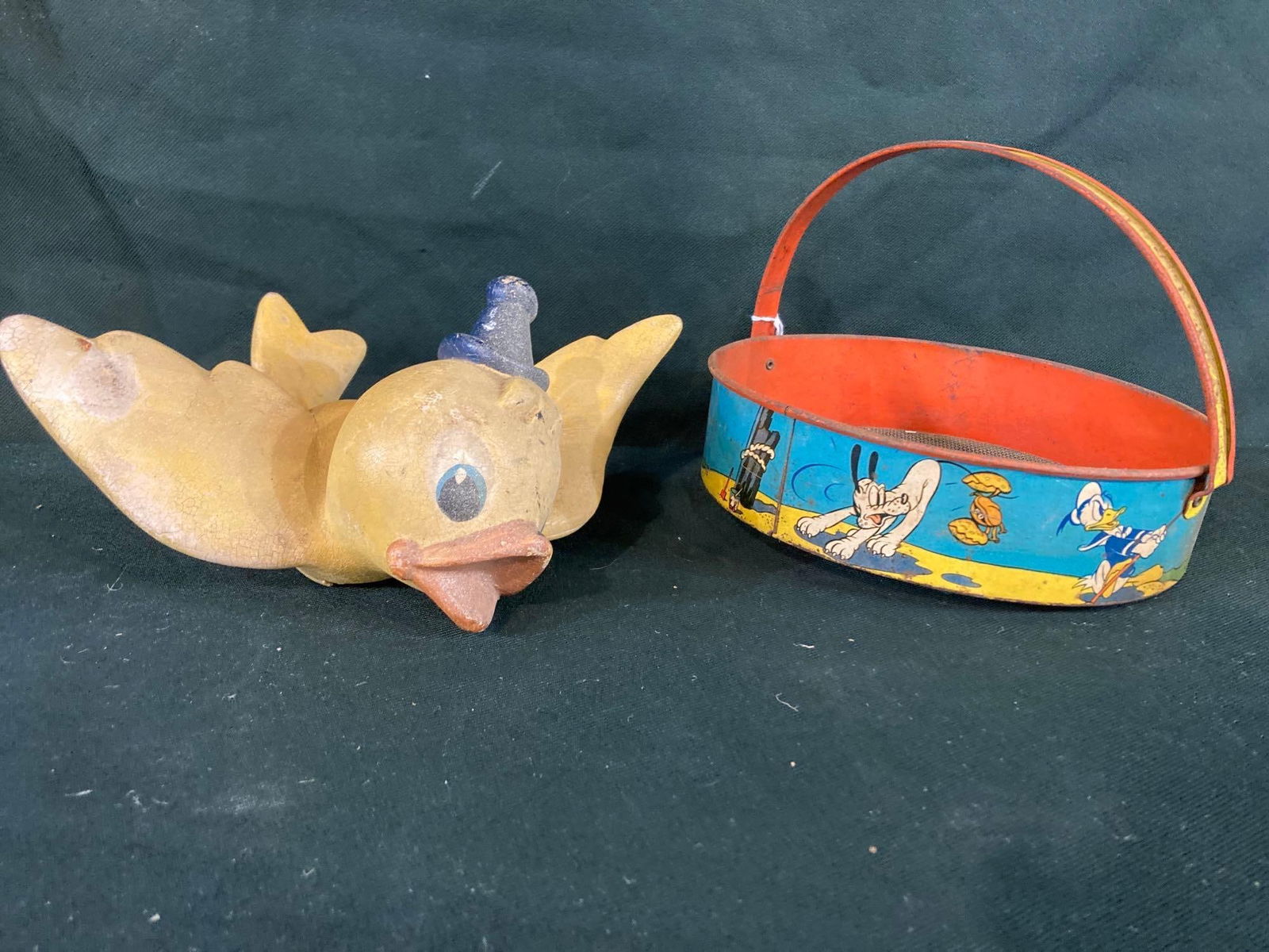 DISNEY WORLD SET BIRD & TIN SAND SIFTER (1 of 8)