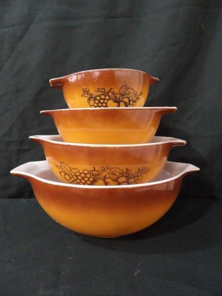 OLD ORCHARD PYREX NESTING BOWL SET (1 of 5)