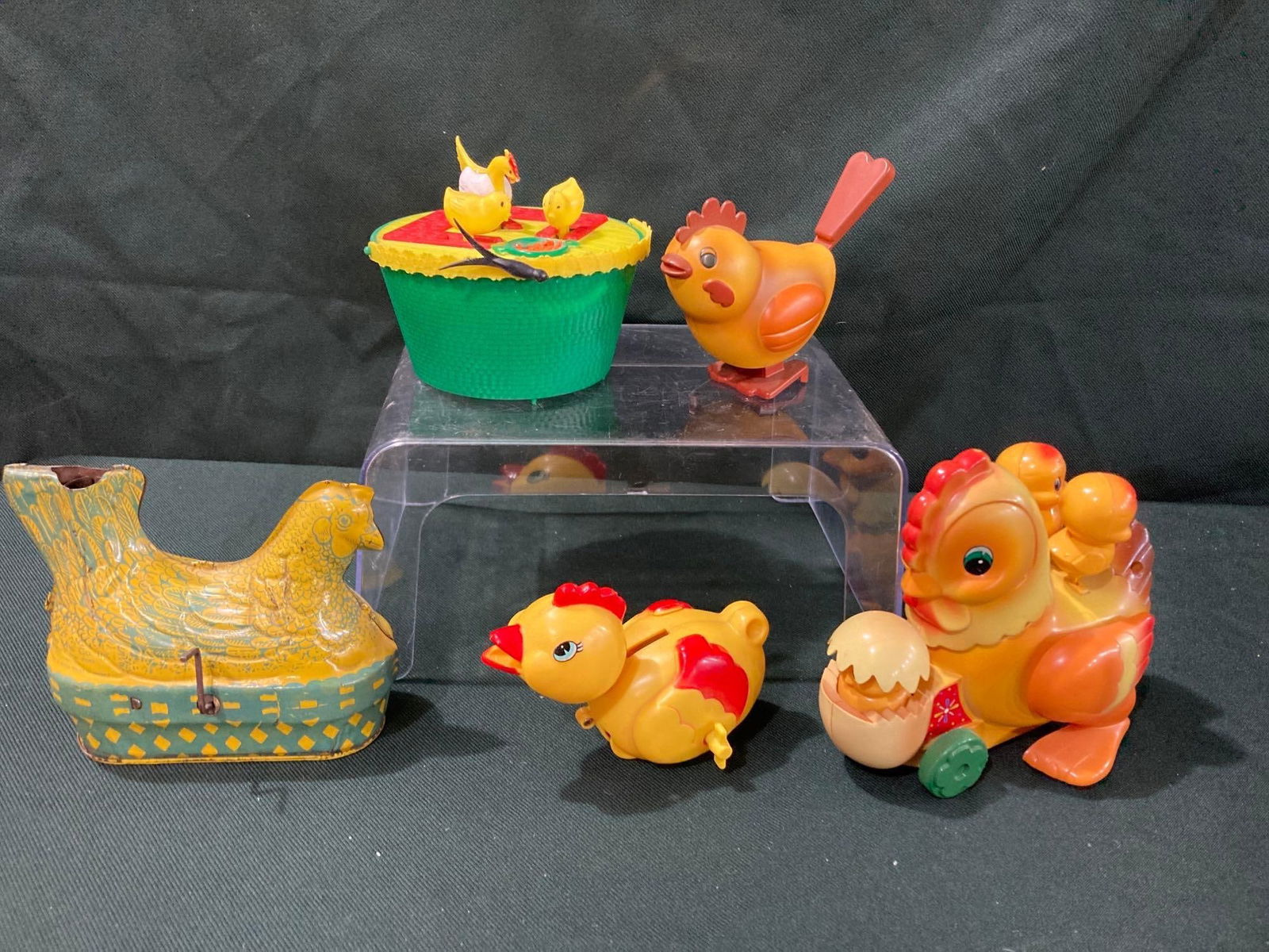 VINTAGE CHICKEN & HEN TOYS (1 of 9)