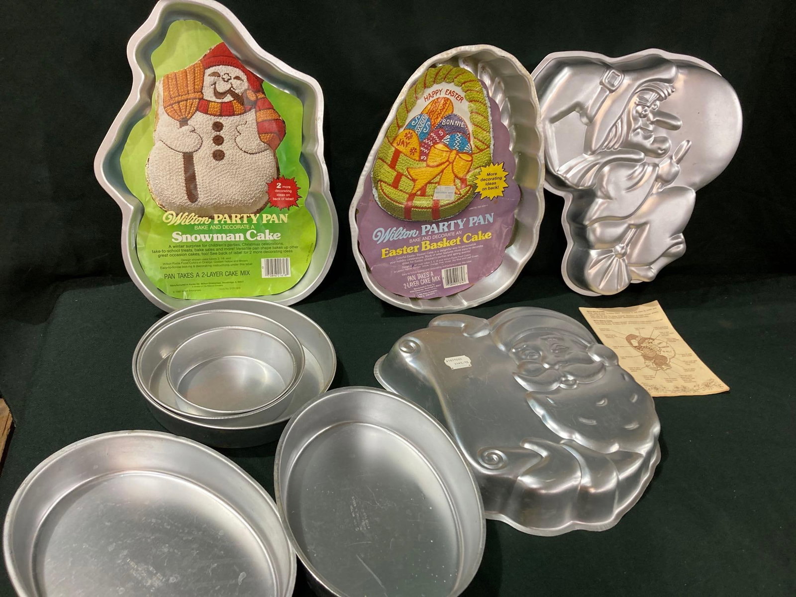 LOT OF HOLIDAY CAKE PANS AND MOLDS: INCLUDES 8 HOLIDAY PANS, EASTER, SNOWMAN, WITCH AND SANTA