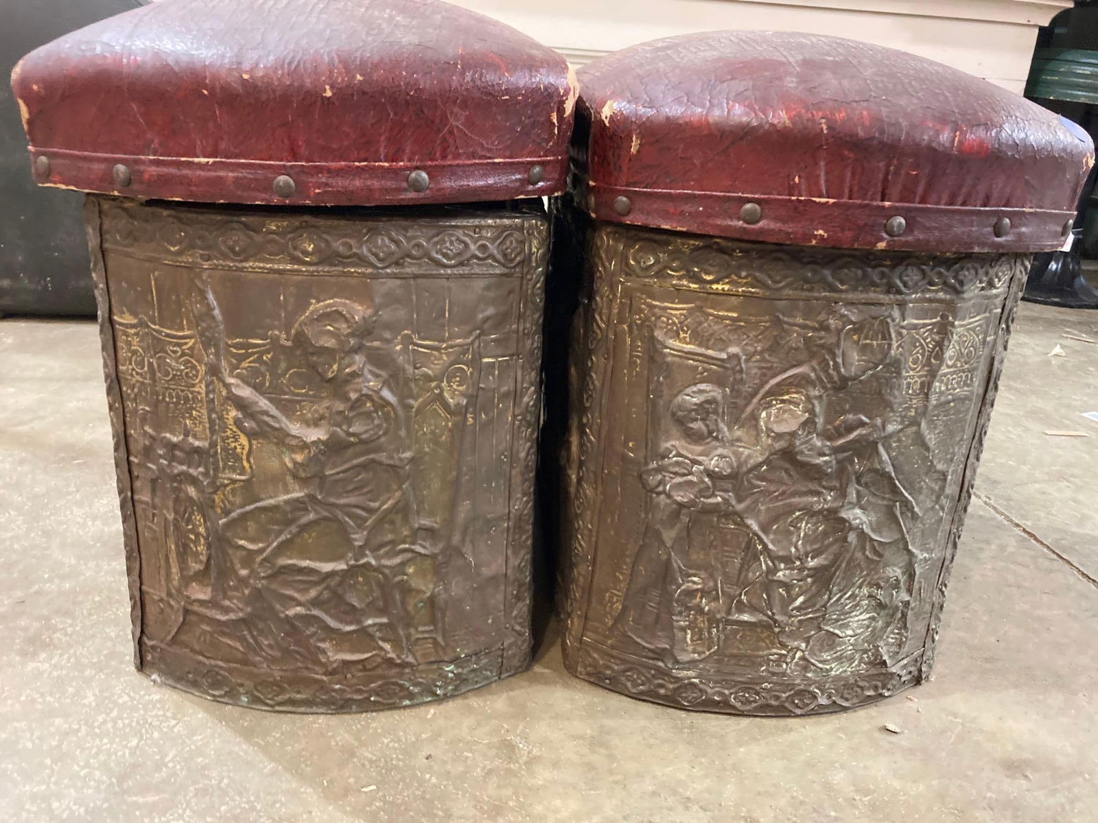 LIFT TOP DETAILED STORAGE SEATS (1 of 7)