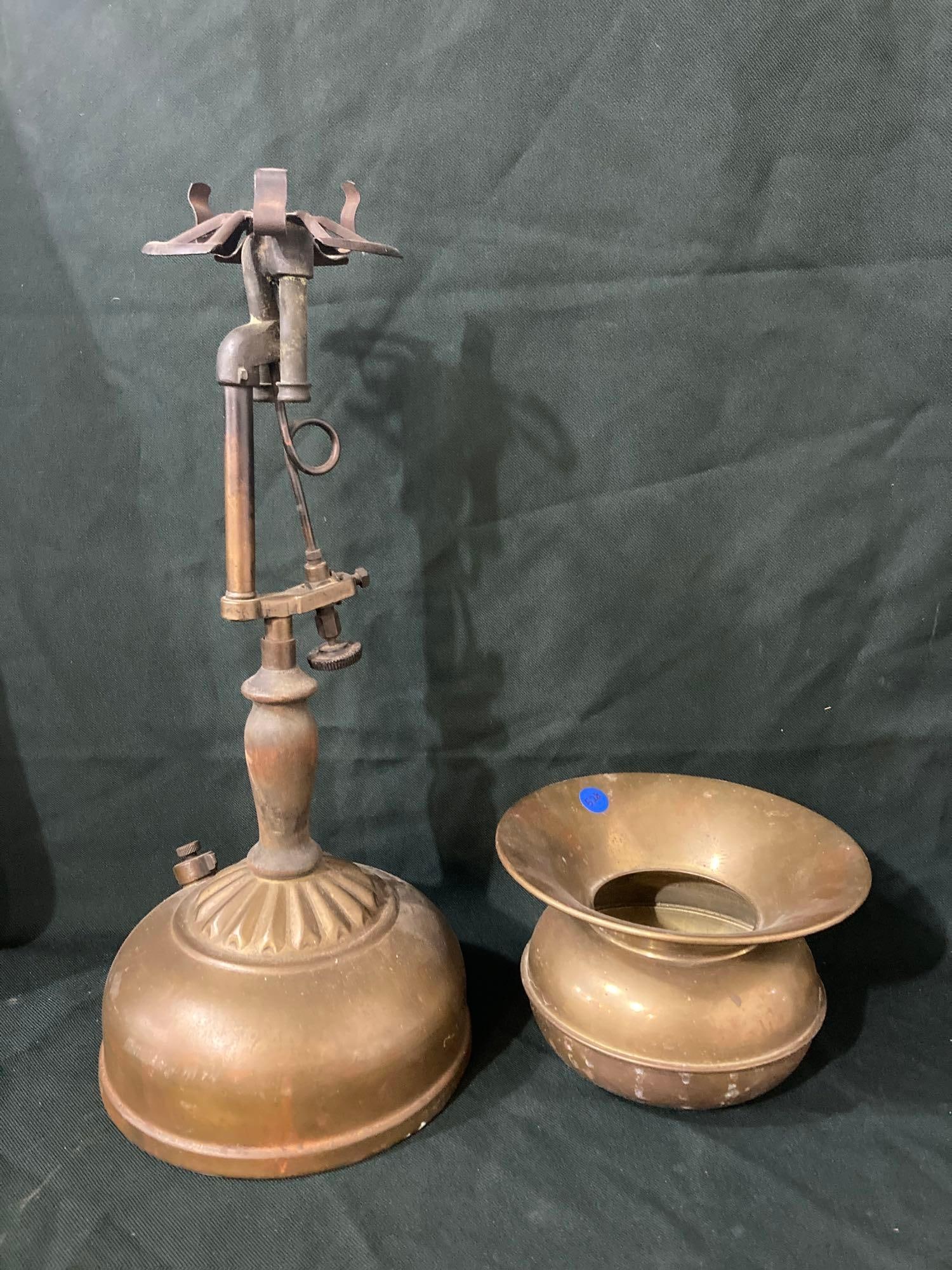 BRASS SPITOON & KEROSCENE HEATER (1 of 7)