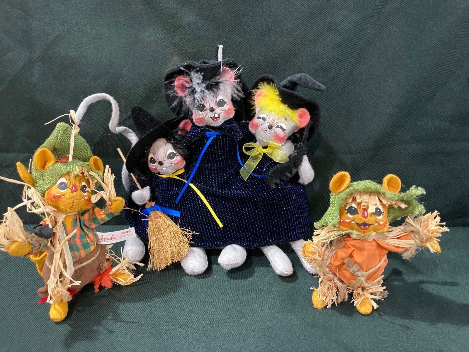 ANNALEE HANDPAINTED WITCHES 7 SCARECROWS (1 of 6)