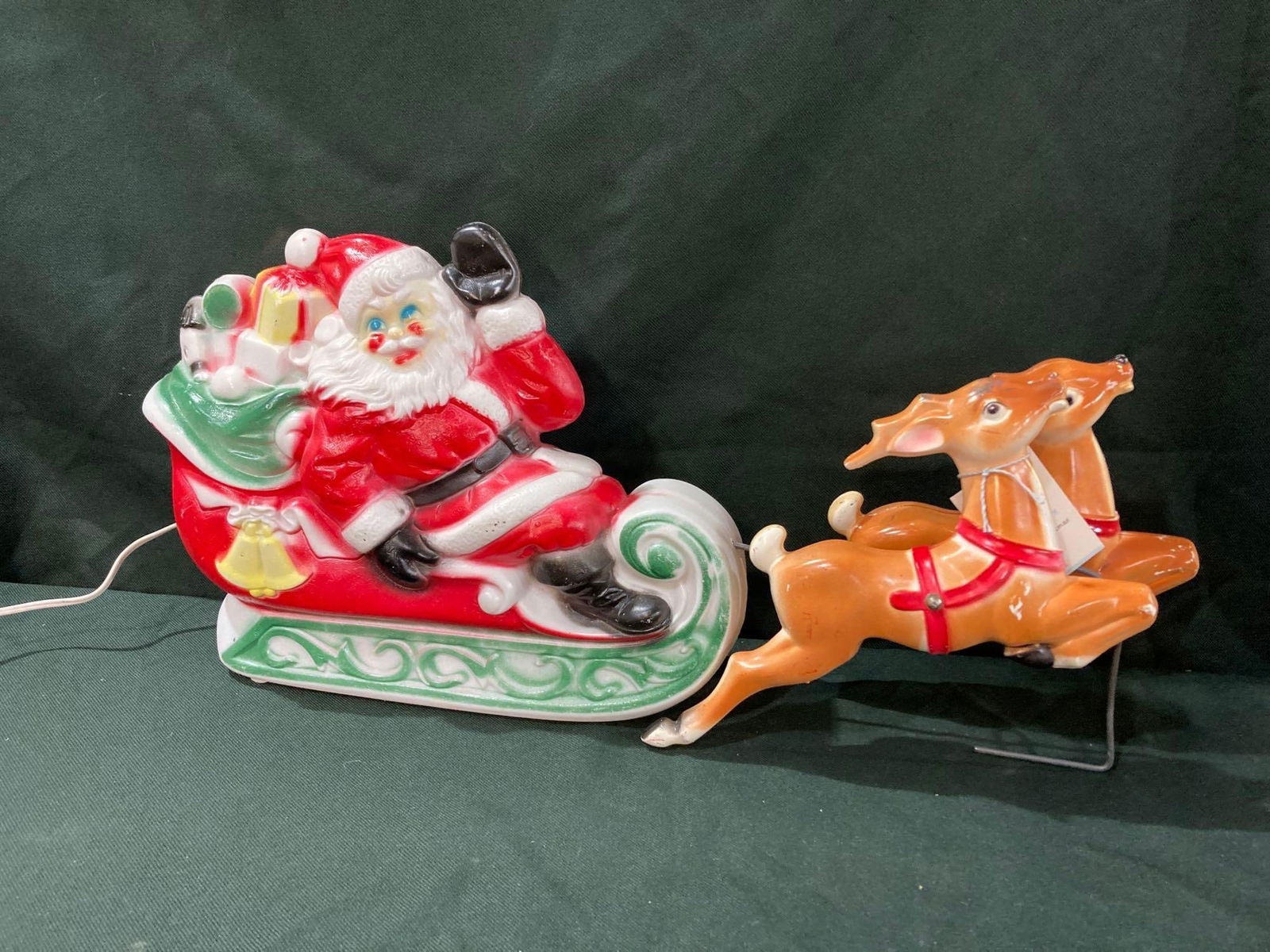 BLOW MOLD SANTA & REINDEER (1 of 6)