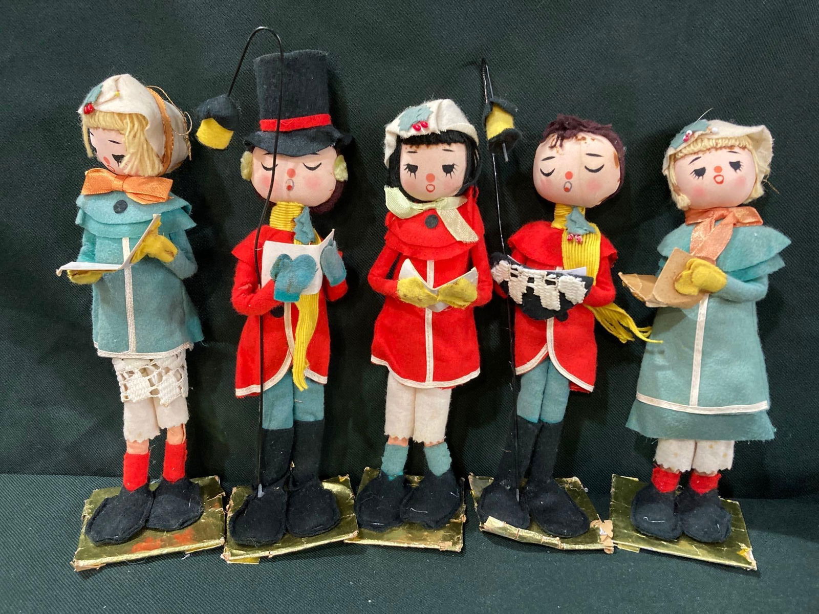 PAPER MACHETE CAROLERS (1 of 5)