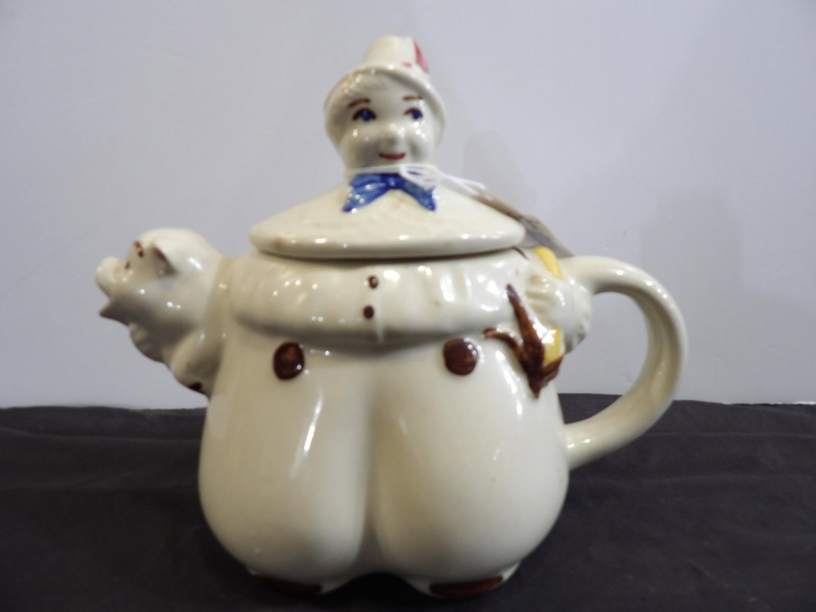 TOM TOM THE PIPERS SON VINTAGE TEA POT: BY SHAWNEE POTTERY, NO CHIPS OR CRACKS