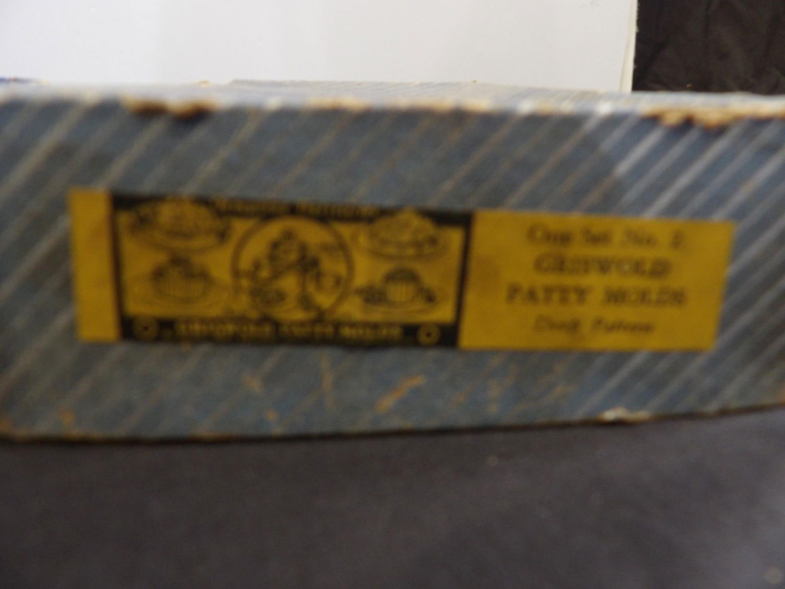 GRISWOLD PATTY MOLDS (1 of 3)