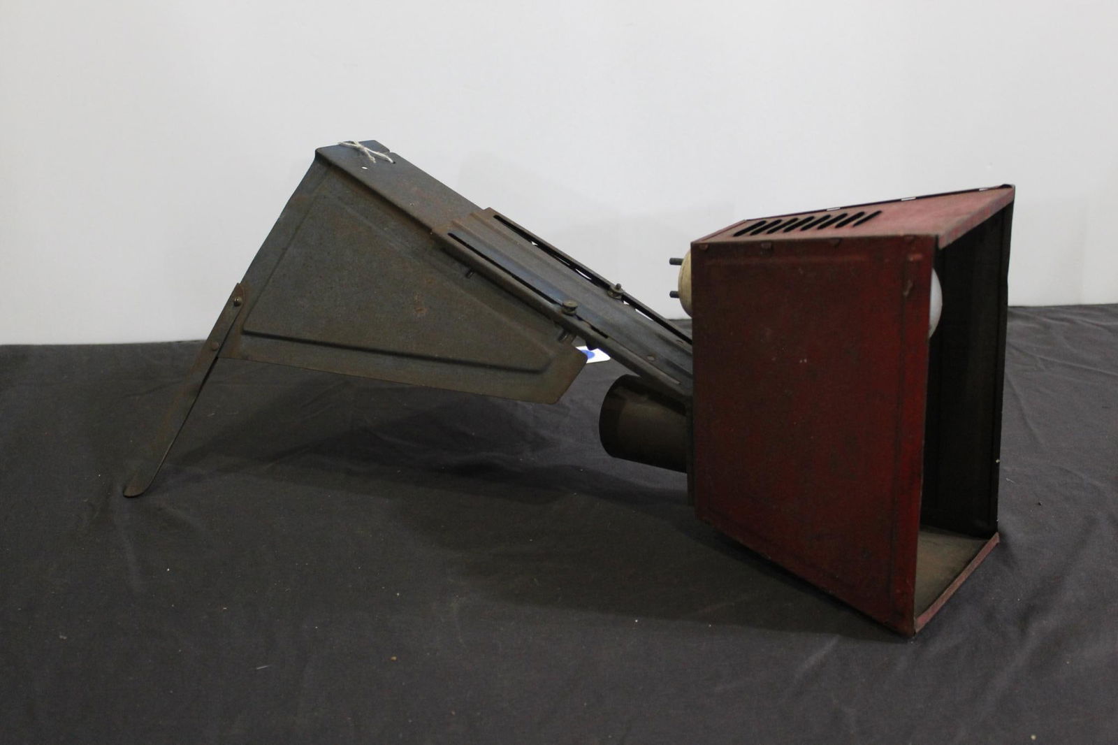 EARLY PROJECTOR: NO CORD