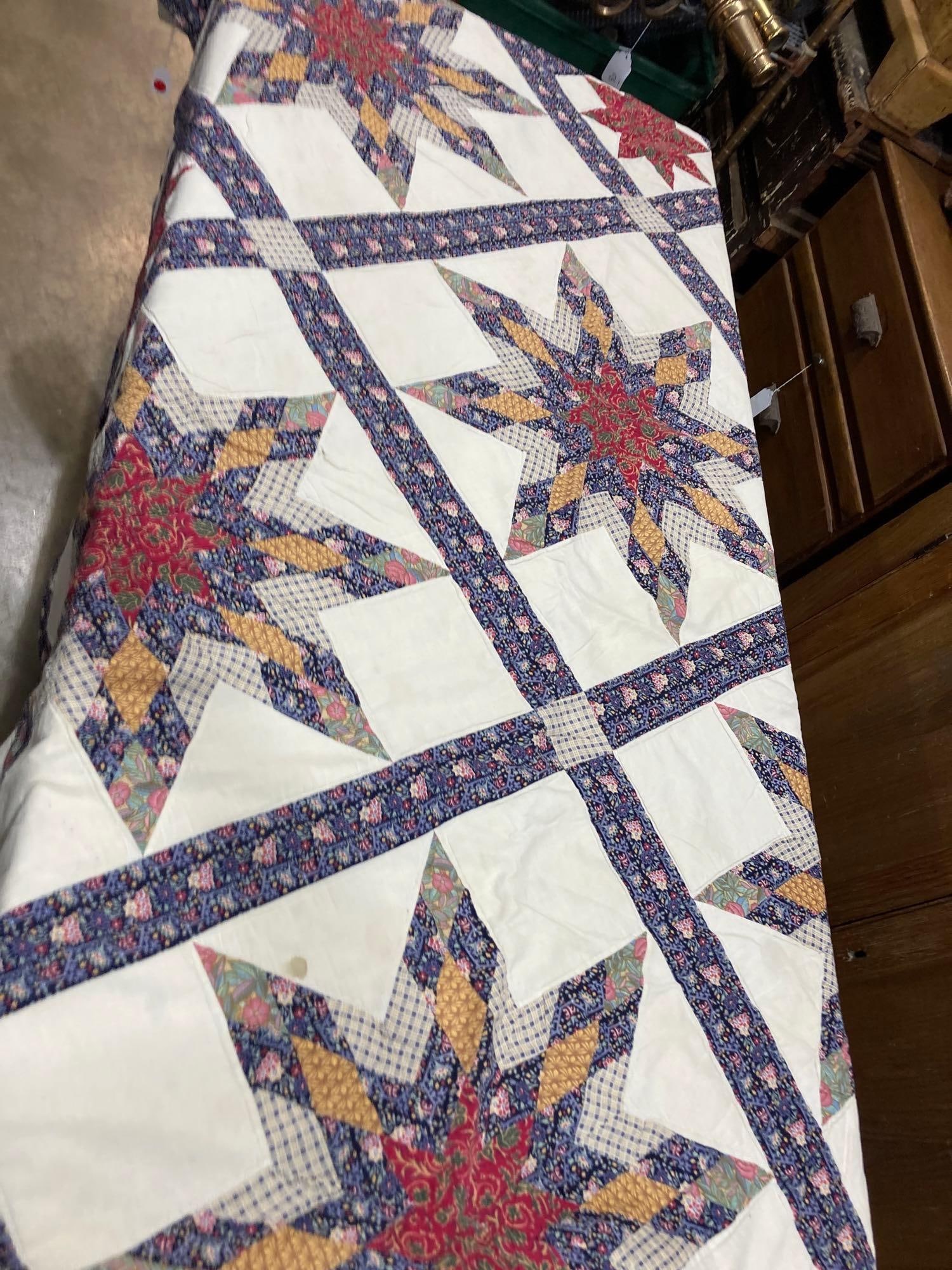 STAR PATTERNED HANDSTITCHED QUILT (1 of 4)