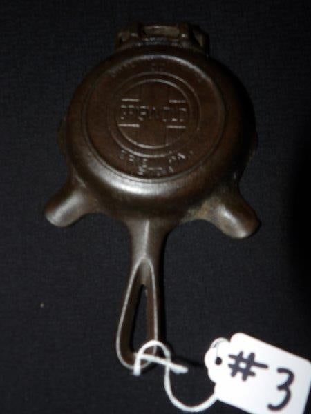 GRISWOLD 00 ASHTRAY (1 of 3)