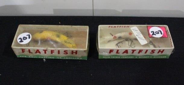 2 FLATFISH LURES IN BOX (1 of 2)